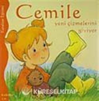 Cemile Yeni Çizmelerini Giyiyor
